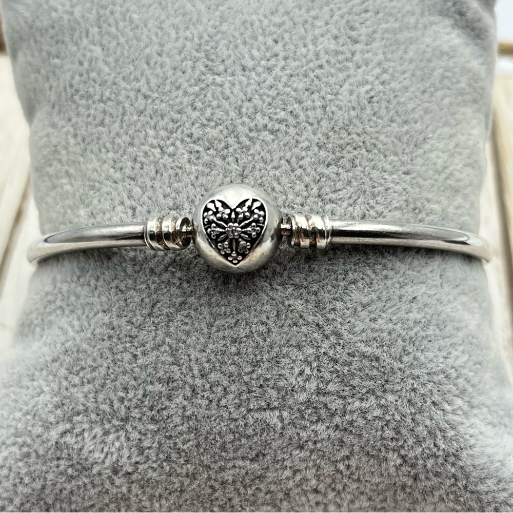 Pandora Sterling Silver Heart of Winter LTD Ed Bangle Charm Bracelet - Picture 2 of 7